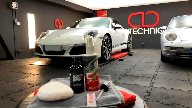 Porsche 911 (991) Carrera S with Gtechniq Crystal Serum Ultra protection