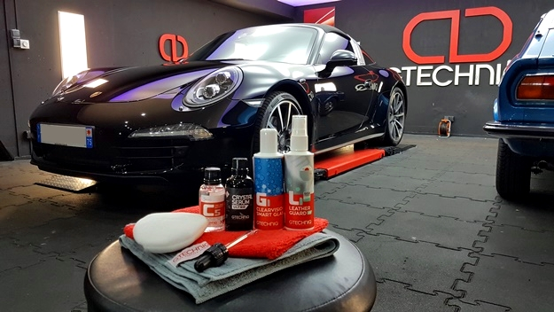 Porsche 991 Targa receiving Gtechniq Crystal Serum Ultra ceramic coating