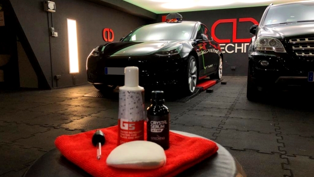Tesla model 3 traitement ceramique gtechniq facilite les entretiens des taxi écologique et taxi vert green taxis grand paris electrique
